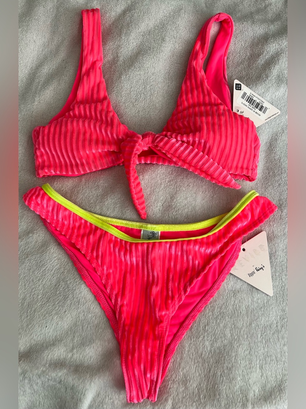 NWT Revibe by Dippin Daisy’s Neon Pink Ribbed Bikini Set